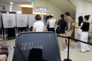 thumbnail - 송파구 투표소, 투표용지 부족으로 대기