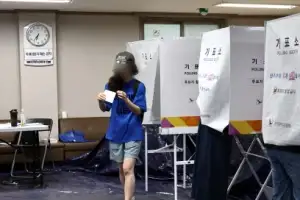 thumbnail - 투표용지 부족... 6시 넘겨 진행되는 투표
