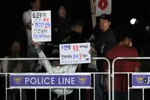 thumbnail - ‘투표용지 부족’ 항의하는 시민들