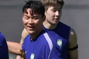 thumbnail - 등번호 18번, 첫 출격…오현규 ‘골문’ 정조준