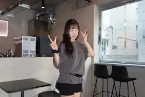 thumbnail - 곰팡이집 살며 알바하던 여배우, 가게 폐업에 “눈물 날 것 같다”