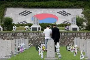 thumbnail - 현충일 앞두고 현충원 참배