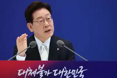 thumbnail - 李대통령 지지도 4주 연속 하락…정당 지지도 역전
