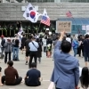 thumbnail - ‘재선거 요구’ 잠실 개표소 봉쇄 시위