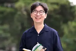 thumbnail - 문지혁이 문지혁에게… “삶도 소설도 내가 써내려가는 것”