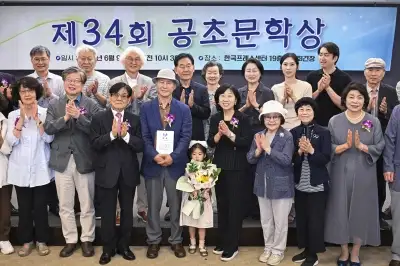 thumbnail - “흙 묻은 언어의 정서 다시 느껴”