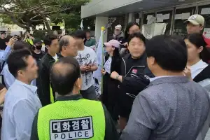 thumbnail - 개표소 봉쇄시위에 출근 못하는 체육단체들… 또 진입 실패