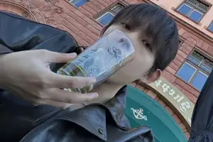 최환희, 동생 최준희 결혼식 후 근황…스웨덴서 포착