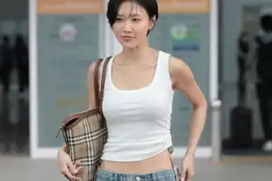 화사, 시크한 공항 패션