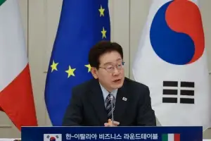 thumbnail - 靑 “한반도 평화공존 정책 추진”…북한 “평화의 가면 벗어”