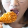 6일 굶고 하루 ‘치킨 폭식’ 했더니 벌어진 일…7.5㎏ 빠지고 ‘급성 췌장염’