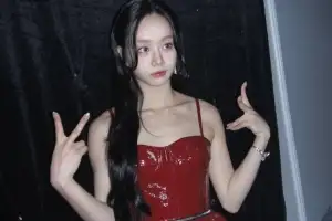 thumbnail - 혜리, 무대 도중 어깨끈 ‘뚝’ 끊어져…돌발 상황에 화들짝