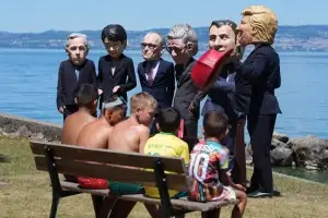 thumbnail - ‘G7정상회의 풍자시위 구경’ 어린이들