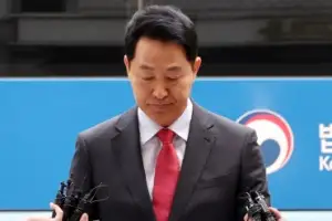 thumbnail - ‘여론조사비 대납’ 오세훈, 결심공판 출석