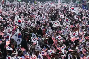 thumbnail - 강대국 권력 옹호하는 한국 극우… 조롱과 혐오를 분출하다