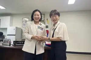 thumbnail - 이새날 서울시의원, 압구정고 감사패 받아… “학교 환경 개선 끝까지 책임질 것”