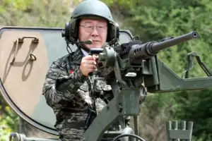 thumbnail - K9A1 탑승한 이재명 대통령