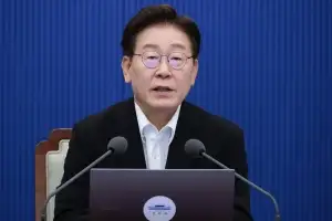 thumbnail - “전략 산업 다극화 필수”...李, 이재용과 ‘호남 반도체’ 회동