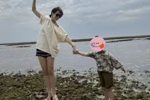 thumbnail - 손예진♥현빈, 가족여행 쓰리샷 포착 “아들 AI인 줄” 깜짝