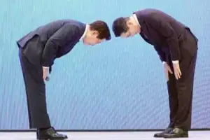 thumbnail - “두 분은 국민 영웅”… 李﻿대통령, 이재용·최태원에 90도 인사