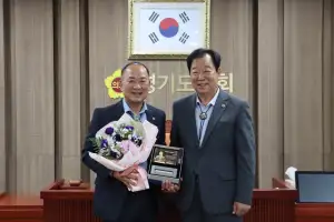 thumbnail - 이영희 경기도의원, 4년 의정활동 마무리…도민 안전·지역 현안 공로패 수상