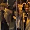 BTS 뷔, 파리서 女에 팔 올린 모습 포착