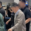 thumbnail - 홍명보, 인사 한 마디 없이 떠났다…뒤늦게 나온 정몽규엔 개껌 던져