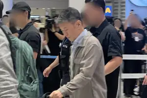 thumbnail - 홍명보, 인사 한마디 없이 떠났다… 뒤늦게 나온 정몽규엔 개껌 던져