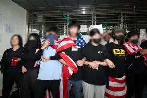 thumbnail - 국조특위 잠실개표소 진입 막는 시위대