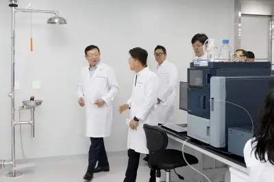 thumbnail - 신동빈 롯데회장, 송도 바이오로직스 현장 경영