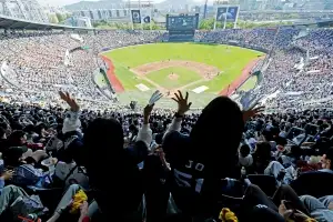 thumbnail - “44년 전 쏜 잠실 1호포 생생… 마지막 경기 가슴에 담아둘 것”