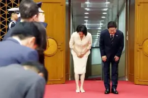 thumbnail - 이 대통령 부부, 나토 정상회의·몽골 순방차 출국