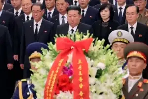 thumbnail - 김정은, 김일성 32주기 금수산태양궁전 참배