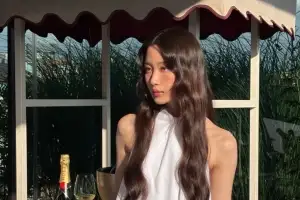 thumbnail - 문가영, 화이트 룩으로 드러낸 독보적 청초함