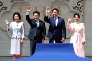 thumbnail - 손 흔드는 한-몽골 정상