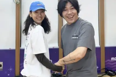 thumbnail - 이효리♥이상순, 커플티에 손 꼭 잡고…여전히 달달한 14년차 부부