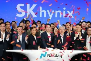 thumbnail - SK하이닉스, 나스닥 데뷔 성공적…첫날 13% 급등