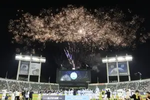 thumbnail - “아듀, 잠실!” 폭죽… 가을야구 판도 보여준 ‘한화 젊은피’