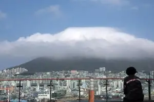 thumbnail - 구름 모자 쓴 봉래산