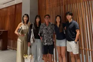 thumbnail - ‘윤종신♥’ 전미라, 가족 사진 공개…삼남매 벌써 ‘아빠 키와 비슷’