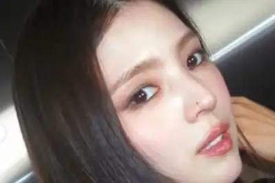 thumbnail - 한소희, 메이크업으로 완성한 ‘역대급 분위기’