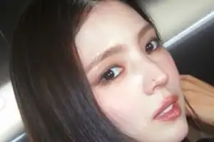 thumbnail - 한소희, 메이크업 변신 ‘역대급 분위기’