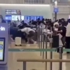 thumbnail - “차단선 넘어 무슨 난리” 인천공항 중국인 ‘집단새치기’ 논란