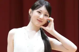 thumbnail - 이채연, ‘사랑스러운 볼 하트’