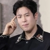 thumbnail - ‘참교육’ 표지훈, 제주서 차에 치여 병원 이송… 팔꿈치·무릎 등 다쳐