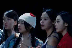 thumbnail - 뉴진스 4인 완전체 ‘깜짝 영상’… 활동 재개 예고