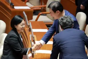 thumbnail - ‘국힘의원들과 인사’ 한성숙 총리
