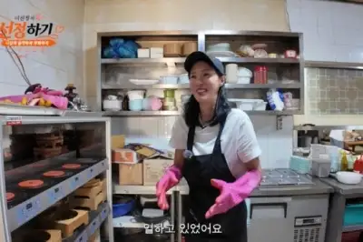 thumbnail - “모아둔 돈 바닥”…이선정, 식당 주방서 포착 “국수 삶고 설거지”