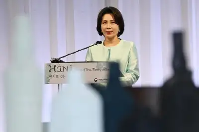 thumbnail - 이번엔 ‘한지’ 홍보 나선 김혜경 여사 “유네스코 인류무형유산 등재되길”