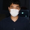 thumbnail - ‘여중생 성매매 혐의’ 최영중, 15시간 밤샘 조사 후 귀가